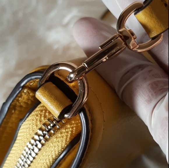 Tory Burch Thea Flat Wallet Crossbody Like New - Picture 16 of 16